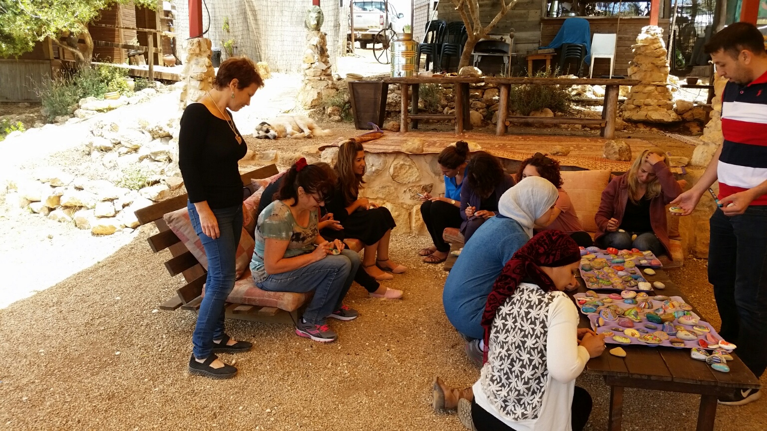 סדנת אבן זוהר לצוות עובדים סוציאלים וחגיגת יום הולדת בהר יללת התנים במדרונות הר שוקף בכרמל