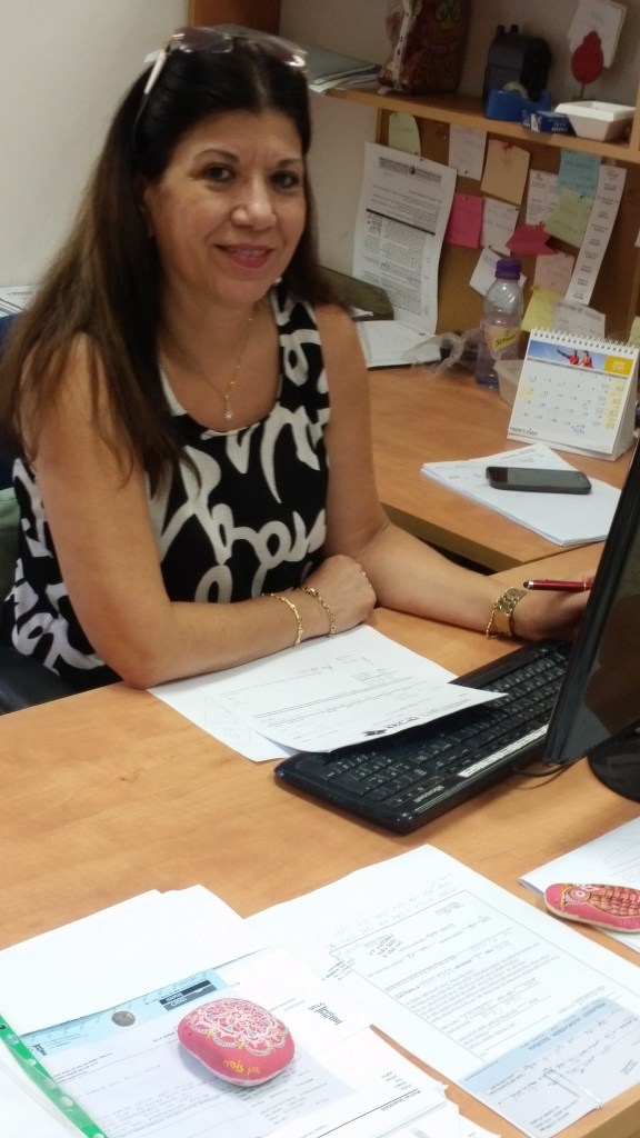 אבן זוהר כמשקולת יפה במשרד