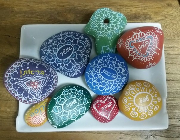 צלחת עם אבני זוהר