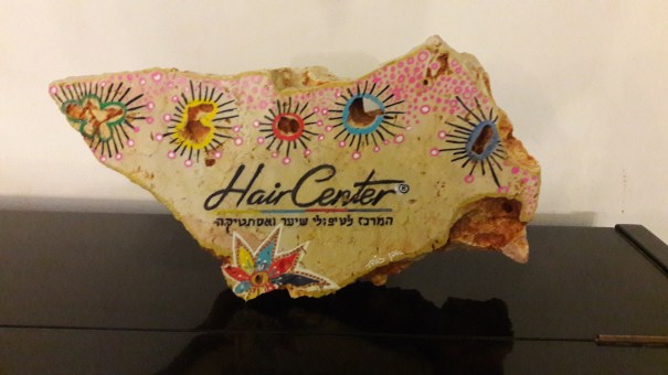 מעמד למשרד עם לוגו