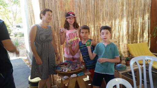 ילדים מברכים