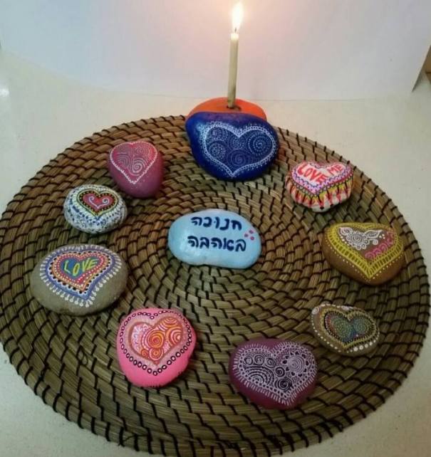 חנוכיית לבבות